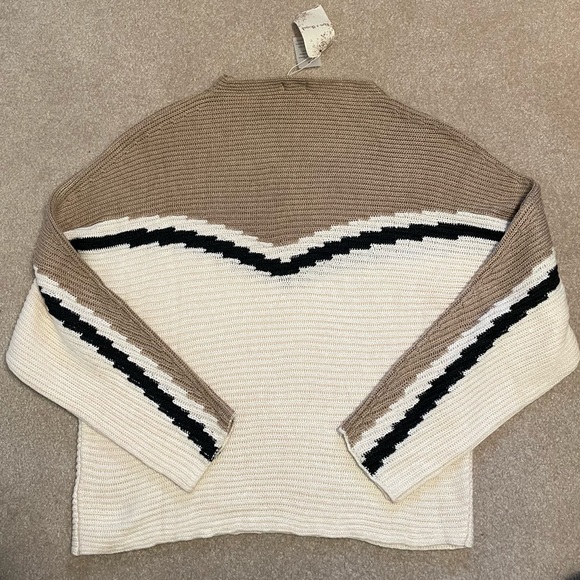 NWT Hem & Thread Cozy Sweater! Size Large - Picture 3 of 5